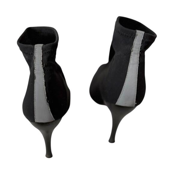 Donald J. Pliner Black Ankle Boots - 8.5 M - 4 inch Heels - Excellent Condition - Picture 2 of 11
